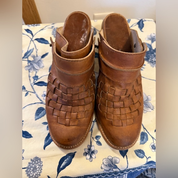 Freebird by Steven Brown Woven Mules - Picture 2 of 11